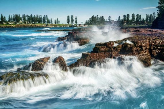 Kiama harbour rocks